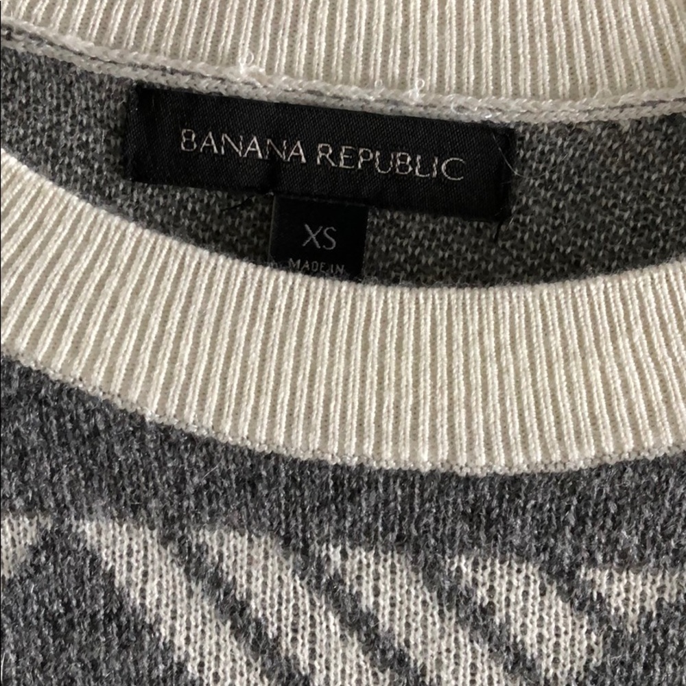 Banana Republic Sweater - Picture 2 of 5